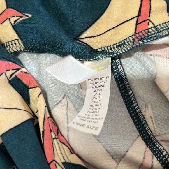 LuLaRoe paper airplane leggings. One Size. - Picture 5 of 5